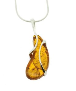 AAP344C - Holly pendant in cognac amber - Masterpieces.nl