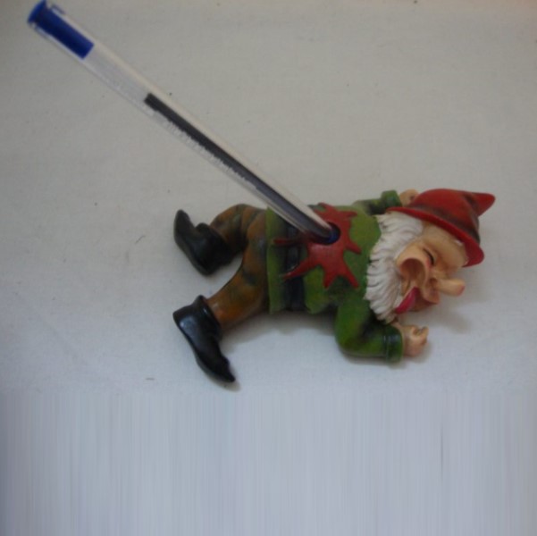 786251 - Pennenhouder, dead gnome
