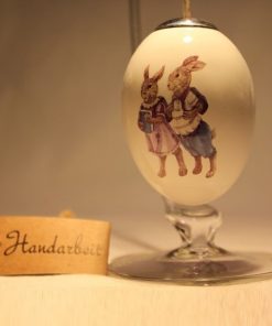EX213141B - Dolomite keramiek eieren met een afbeelding van een hazenpaar - Masterpieces.nl