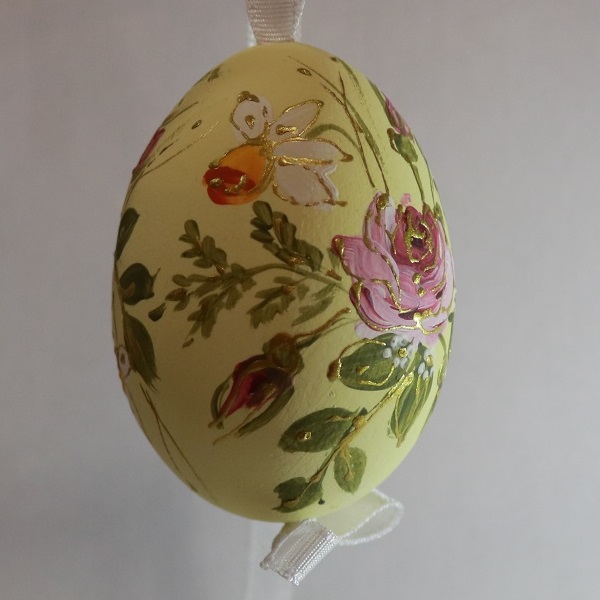 PR5952P white - Yellow egg decorated with classic flowers and white ribbon