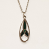 3140G - Celtic trinity knot hanger, green - Sea Gems - Masterpieces.nl