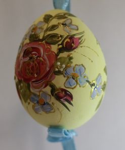 PR5979GR Blue - Yellow Egg decorated with classic flowers and blue ribbon - Masterpieces.nl