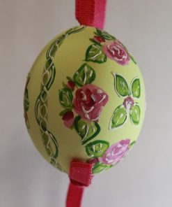 PR5979GR pink - Yellow egg decorated with classic flowers and pink ribbon - Masterpieces.nl