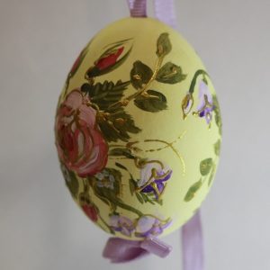 PR5979GR purple - Yellow egg decorated with classic flowers and purple ribbon