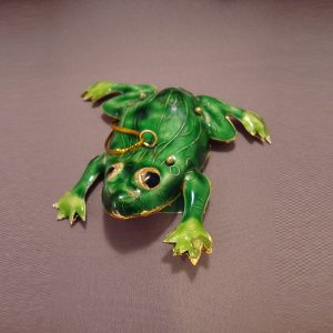 D0953FG - Cloisonne frog green - Masterpieces.nl