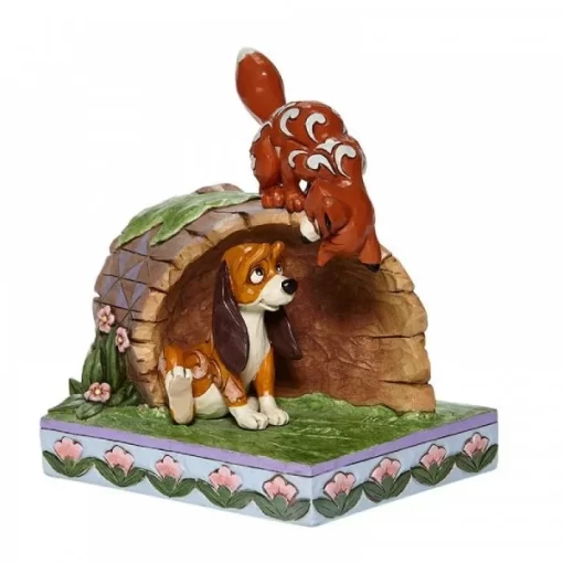 6008077 - Unlikely Friends (Fox and Hound on Log Figurine) - Masterpieces.nl