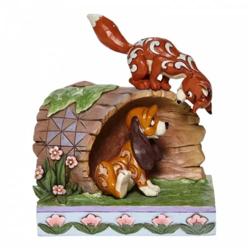 6008077 - Unlikely Friends (Fox and Hound on Log Figurine) - Masterpieces.nl