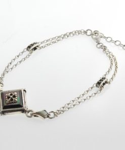 JTBC1017BLK - Zilveren armband, Franse lelie in vierkant omgeven door zwart parelmour - Joint Taboo - Masterpieces.nl